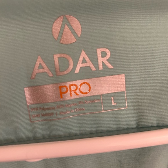 Light Blue Adar Scrubs Set with Jogger Pants Large - Picture 2 of 5